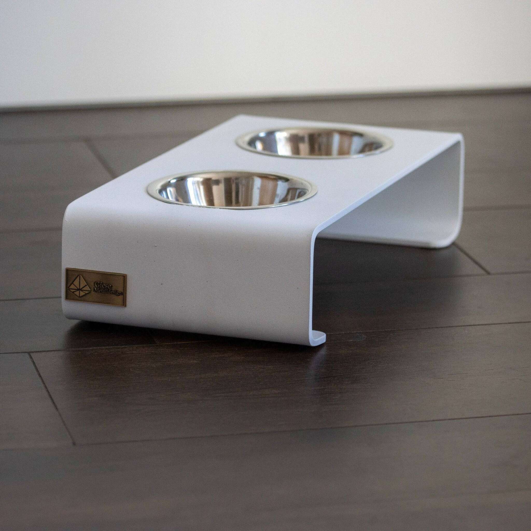 Futterstation für Hunde und Katzen aus Stahl mit Edelstahlnäpfen