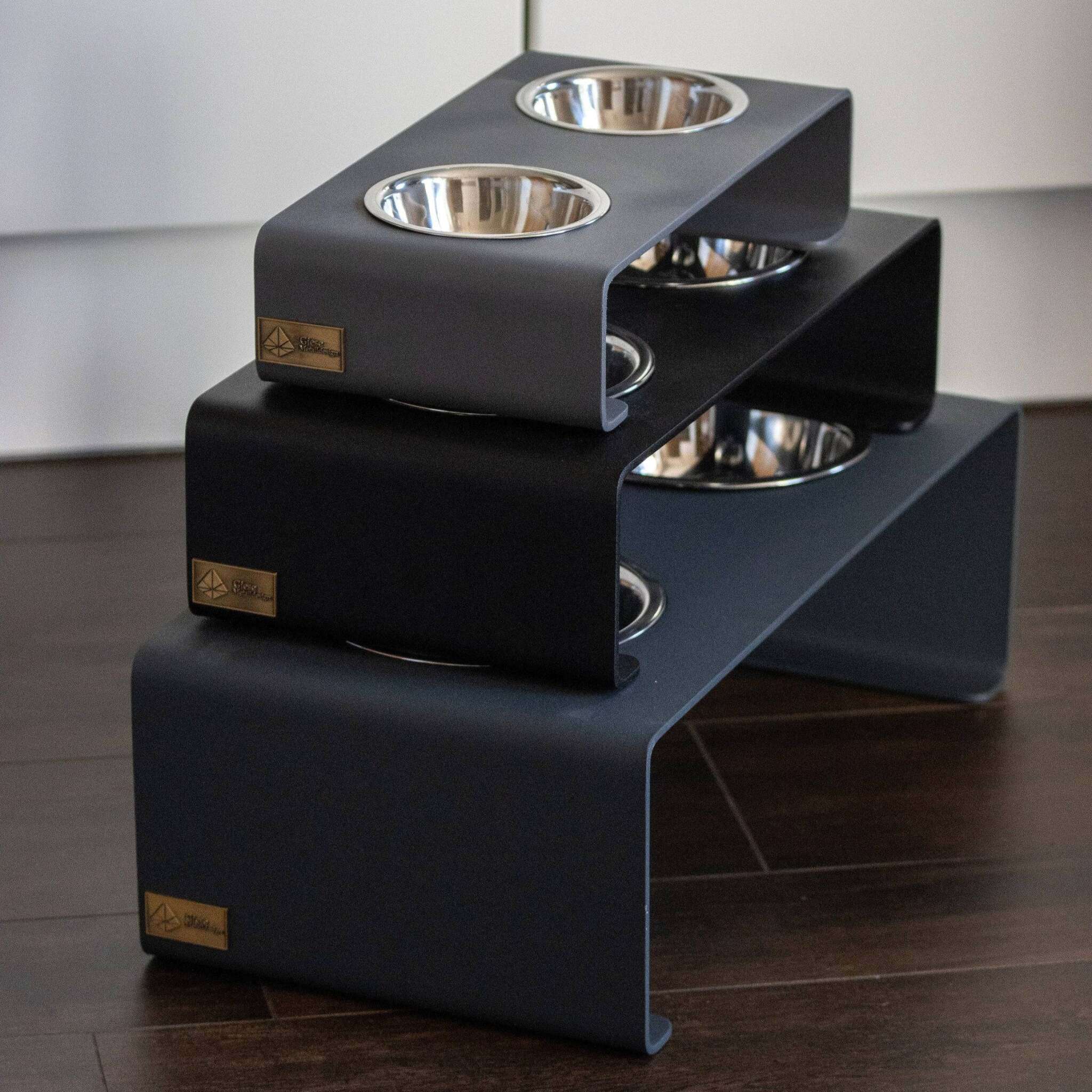 Futterstation für Hunde und Katzen aus Stahl mit Edelstahlnäpfen