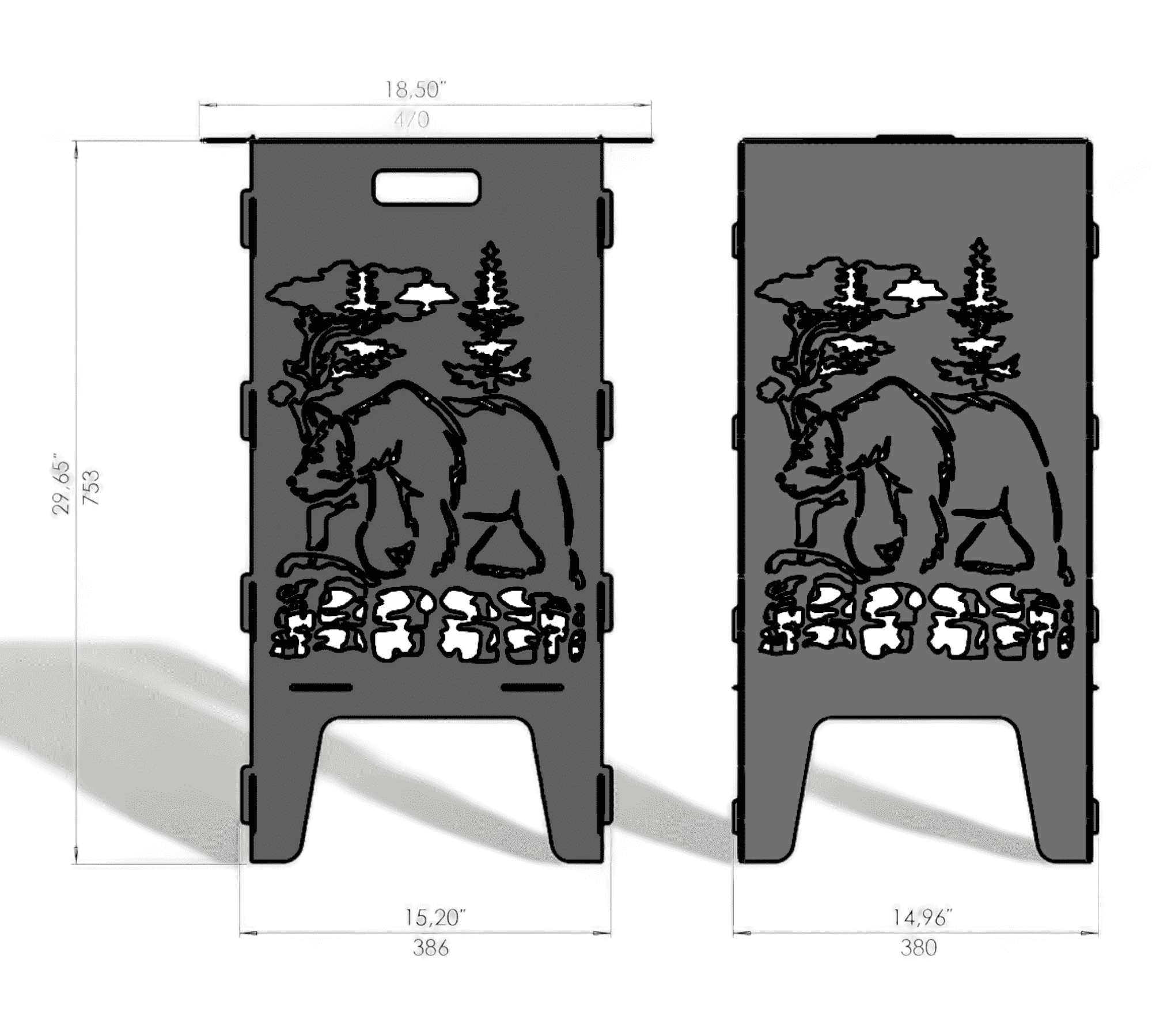 Zwei rechteckige Metallplatten mit einem ausgeschnittenen Bärenmotiv, Bäumen, Steinen und Griffloch, daneben Maßangaben.