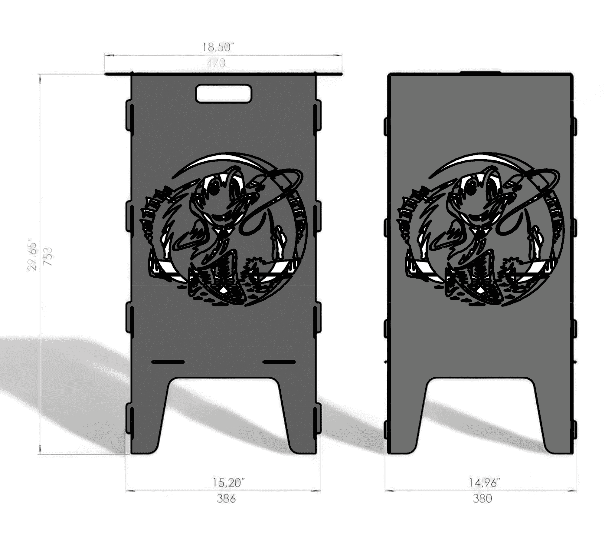 Zwei stehende Metallplatten mit ausgeschnittenem Motiv: Ein Engel mit Flügeln, Heiligenschein und Pfeil sitzt vor Bäumen, Maße seitlich angegeben. Oben ist ein rechteckiger Griff ausgeschnitten, die Beine unten sind leicht nach innen versetzt.
