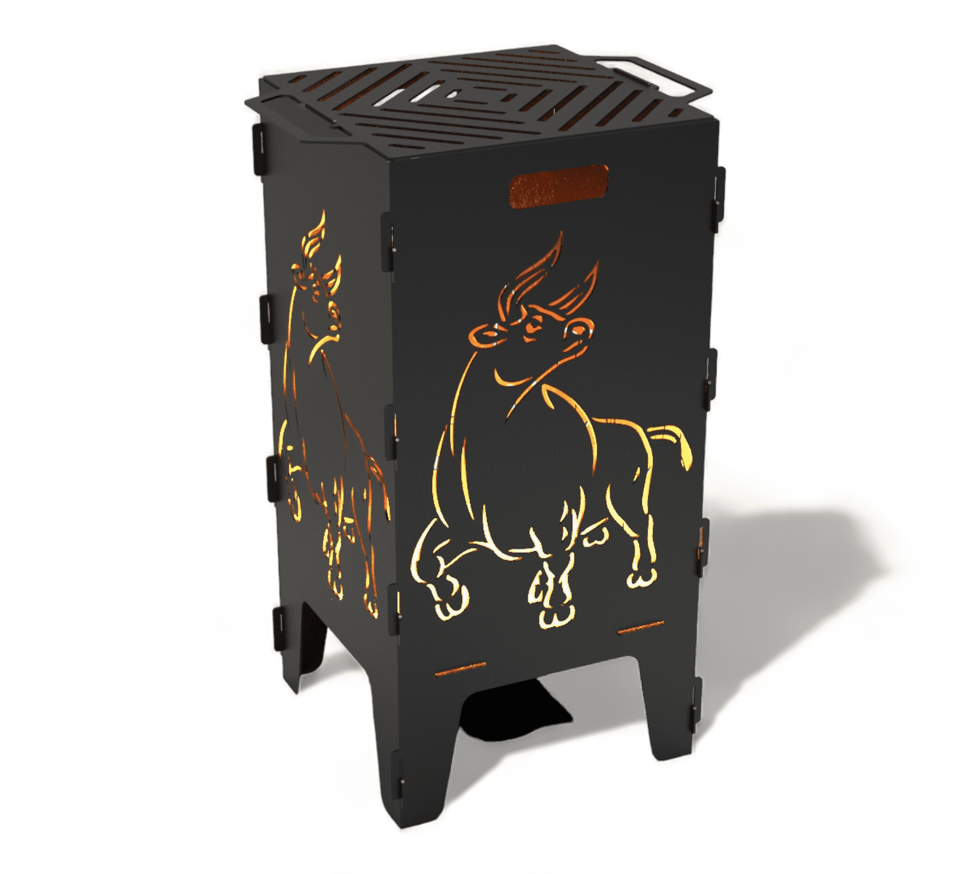 Das Bild zeigt eine schwarze Feuertonne mit Grillrost, verziert mit einem ausgestanzten Stier Motiv, durch das Licht scheint.